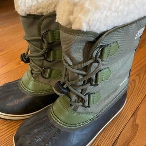 Sorel yoot pac snow boots. Kids size 4. Like new condition